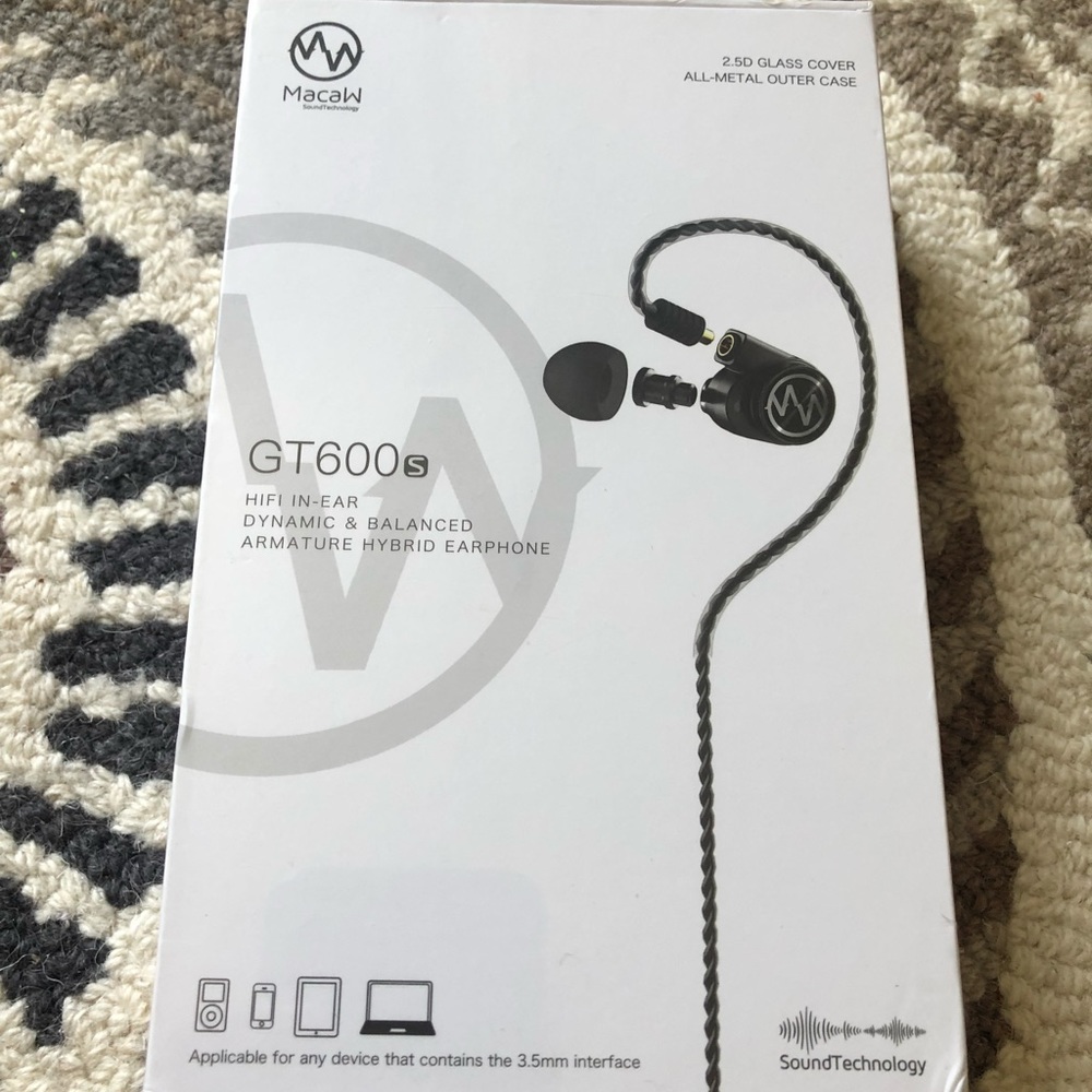 Macaw GT600s earphones